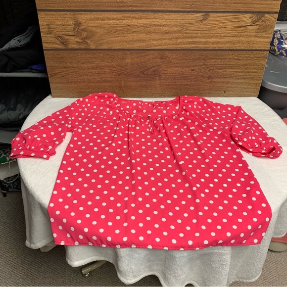 Everly pink polka dot top size large single button at the neckline - Picture 9 of 9
